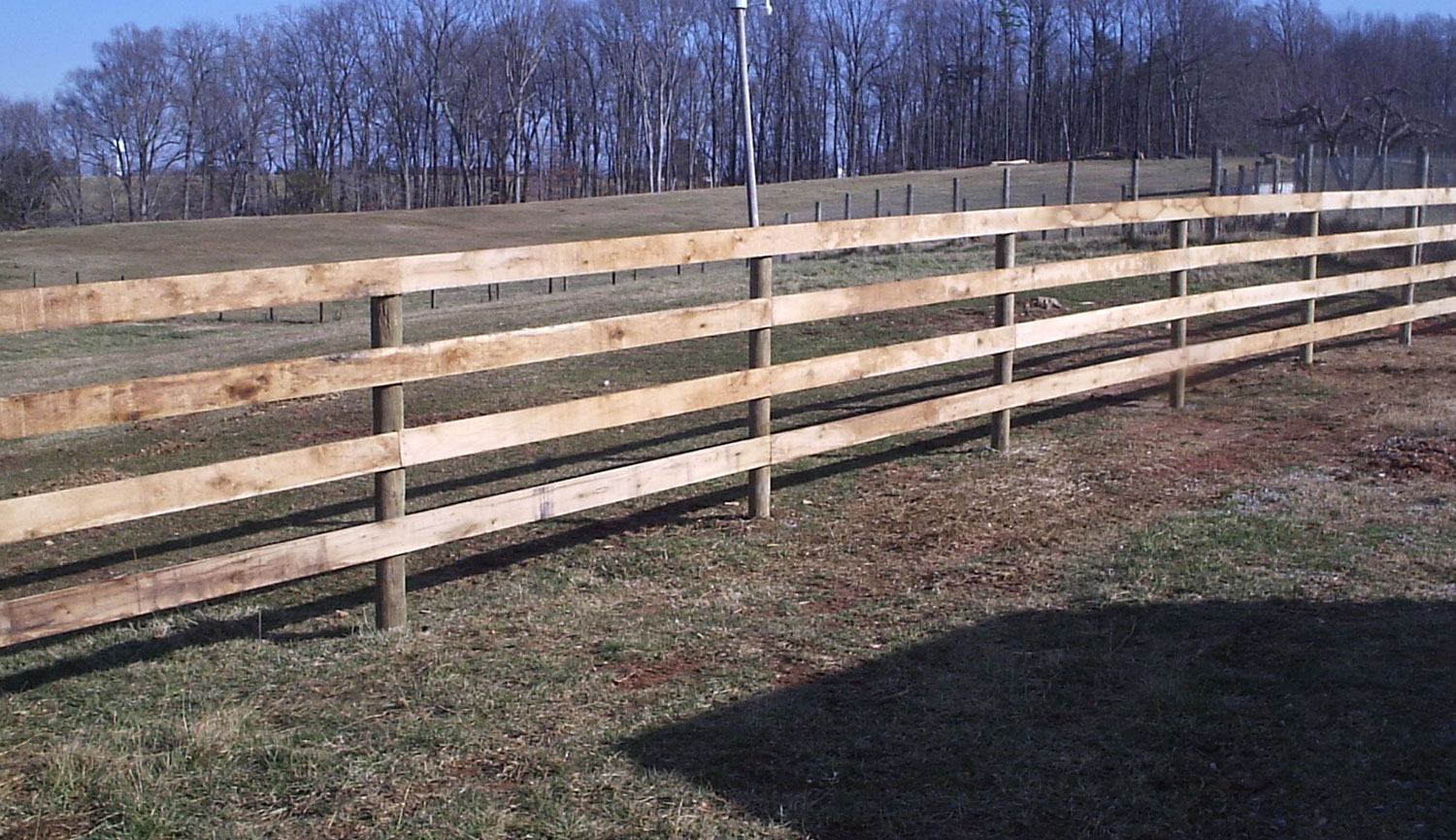 Oak board fence installed in Lynchburg, VA