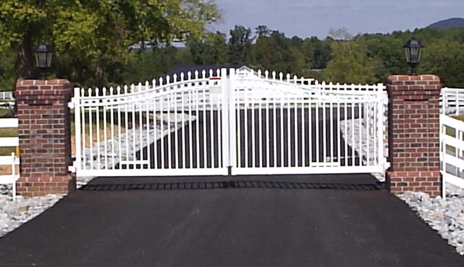 Gate entryways and gate operators